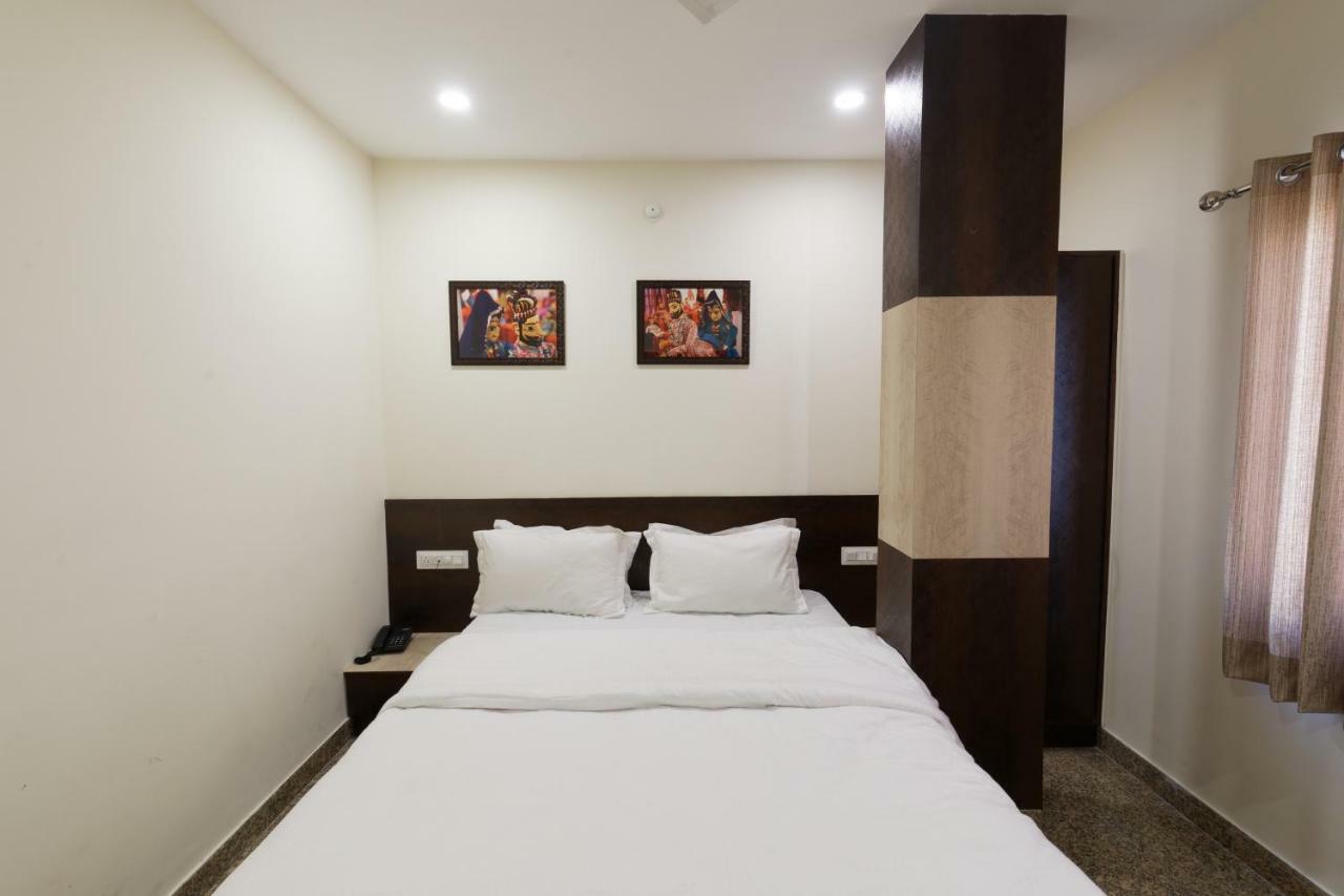 Vardan Villa Udaipur Buitenkant foto