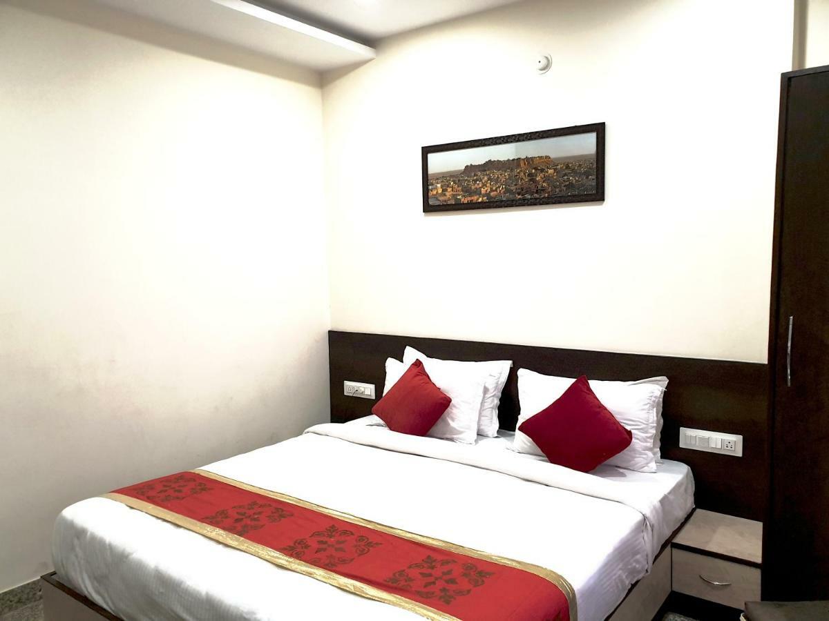 Vardan Villa Udaipur Buitenkant foto