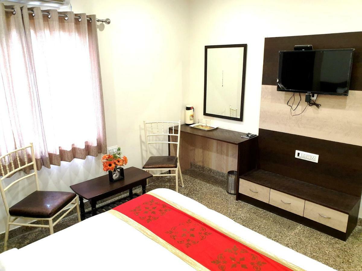 Vardan Villa Udaipur Buitenkant foto