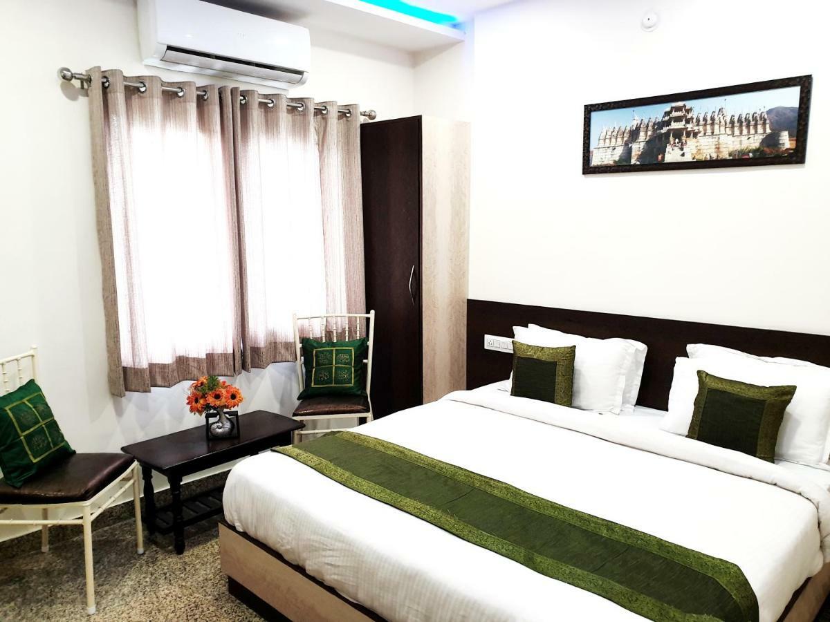 Vardan Villa Udaipur Buitenkant foto